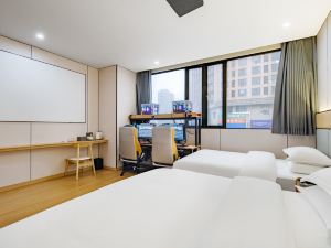 Yatu E-sports Hotel (Jiangdu Liqun Times Square)