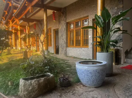Yuanhuayuan Homestay Отели в г. Луопинсянь