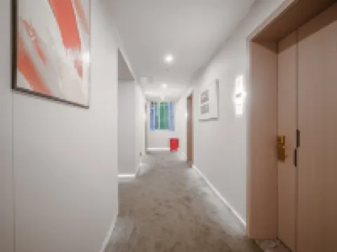 Leman Hotel (Leshan Zhanggong Bridge Gourmet Street) Hotels in Leshan