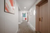 Leman Hotel (Leshan Zhanggong Bridge Gourmet Street)