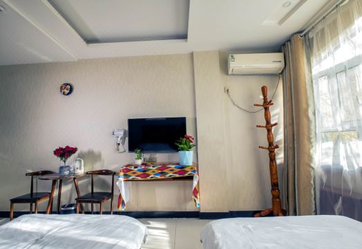 [Return Inn의 외관 또는 주변 거리 이미지]