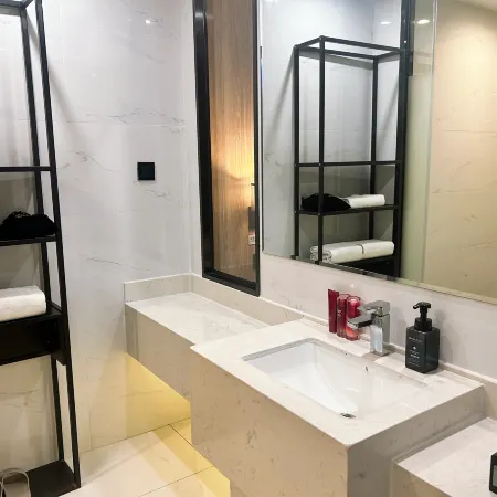 H HOTELS