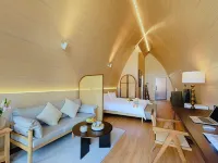 Yingge Treading on the Waves Boat House Homestay Hotels in Ledong