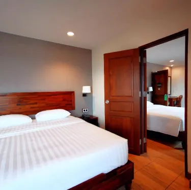 ห้องเชื่อมกันเตียงใหญ่ พร้อมระเบียง