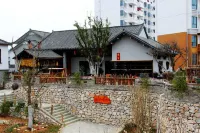 Shiyan Longyun Grand Hotel Отели рядом с достопримечательностью «Shiyan Radio and TV University Yunxian Branch»