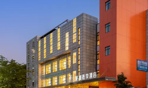 Gelin Luxury Enjoy Hotel (Panzhihua University Wanda Plaza)