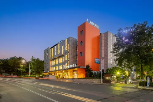 Gelin Luxury Enjoy Hotel (Panzhihua University Wanda Plaza) - Parkering
