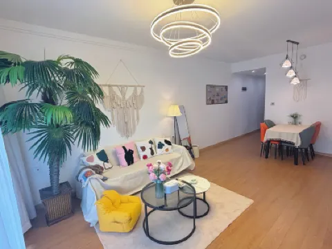 Sparkle Inn (silver base animal kingdom) Hotels in ENJOY.LAND