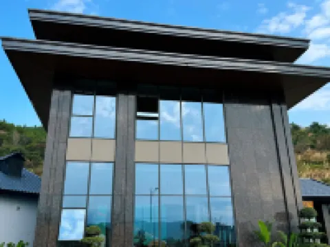 รีสอร์ทน้ำพุร้อนหลงหู โรงแรมในลู่เหอ