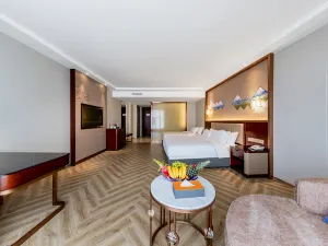 Merlinhod Zhonghua Hotel (Xilinhot Railway Station)