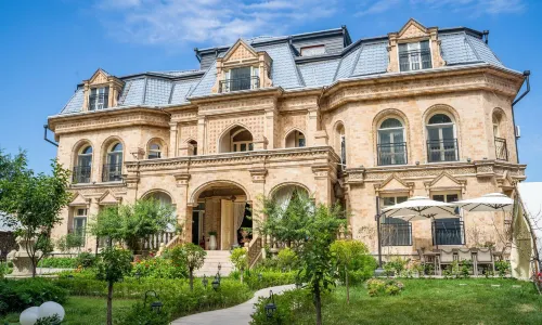 Yining Huatian Yunxuan Homestay (Kazanqi Folk Custom Tourism Area Branch)