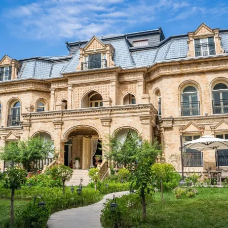 Yining Huatian Yunxuan Homestay (Kazanqi Folk Custom Tourism Area Branch)