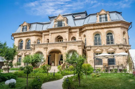 Yining Huatian Yunxuan Homestay (Kazanqi Folk Custom Tourism Area Branch)