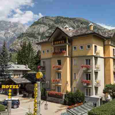 Hotel Bouton d'Or - Courmayeur Hotel Exterior