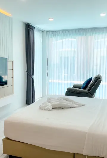 ห้องสวีทสำหรับครอบครัวแบบสองห้องนอนพร้อมวิวสระว่ายน้ำ