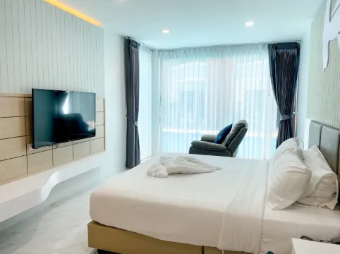 ห้องสวีทสำหรับครอบครัวแบบสองห้องนอนพร้อมวิวสระว่ายน้ำ