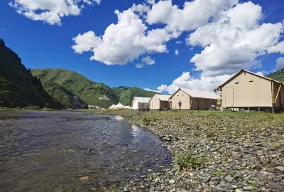 綠石遊牧野奢民宿（康定新都橋店） 塔公寺附近的飯店