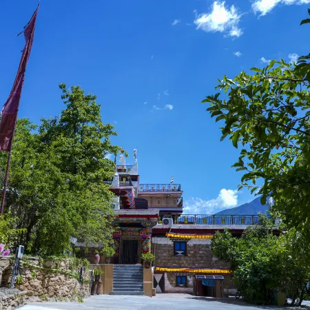 Rubu Jingyi Mountain Residence Homestay