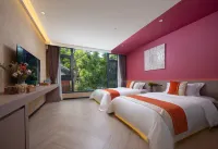 YunGuan Shunde House Resort Hotel  （Jinghong, West Shuangjing Starlight Night Market Shop)