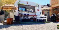 Lugu Lake Scenic Area Yinman · Full Lake View Starry Sky Theme Vacation Apartment - bar