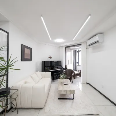 Polaris Homestay (Xujiahui Station) Отели рядом с достопримечательностью «Станция метро Xujiahui»