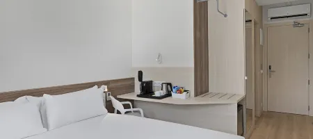 B&B HOTEL Santiago Milladoiro