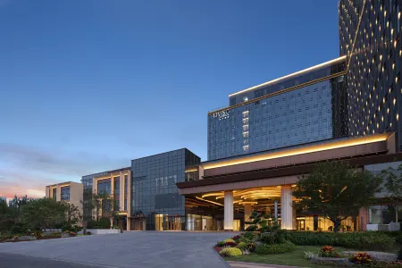 LIVING MINYOUN PERENNIAL TIANJIN(Tianjinnan Railway Station West Square) Отели рядом с достопримечательностью «Jixian»