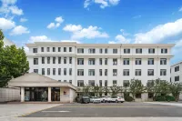 HanTing Hotel (Tianjin Dagang Jinqi Highway) Các khách sạn gần Binhai School of Foreign Affairs of Tianjin Foreign Studies University