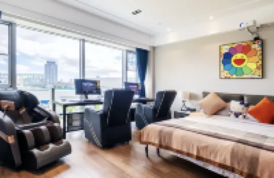 雲上蹲草叢電競景觀民宿（青悦城店）