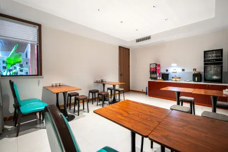 Gulou Li Homestay Luoyi Ancient City Lijingmen Cross Street Branch Отели рядом с достопримечательностью «Zhouwangcheng Square»