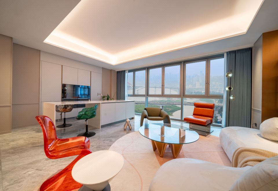 Sumyate 아파트의 모던한 인테리어와 침실