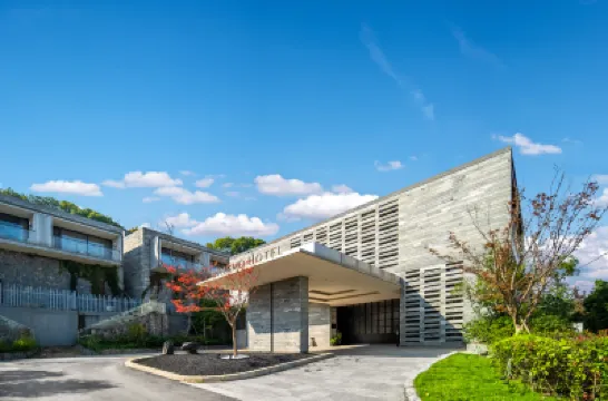 South the Taihu Lake Songmo  Hotel (Taihu Yueliangwan Branch) Hotels near Yueliang Square