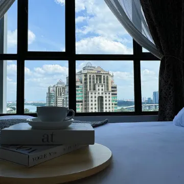Putrajaya Antara Residence Air-Con Suite Facing Lake View Отели рядом с достопримечательностью «Seri Wawasan Bridge»