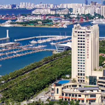 Vienna International Hotel (Haikou Binhai Avenue Xixiu beach branch) Hotels near Holiday Beach