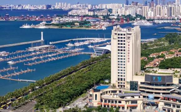 Vienna International Hotel (Haikou Binhai Avenue Xixiu beach branch)