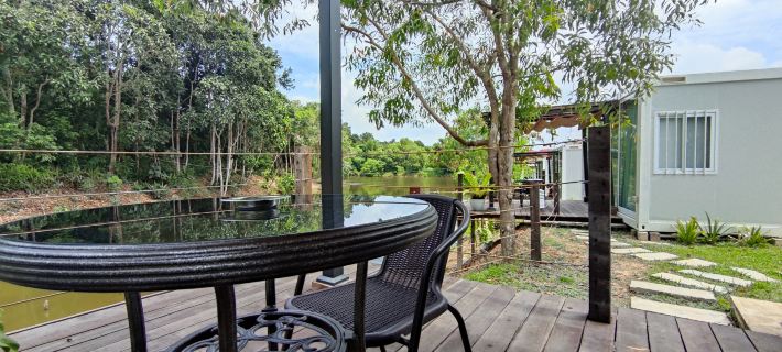 Lakeside Hideout by Evernent Hotele w: Miri