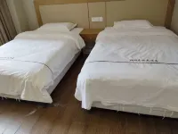 Zijin Muyun Grand Hotel (Yirong Town) Hotels near Heyuan Yuewang Mountain Scenic Area