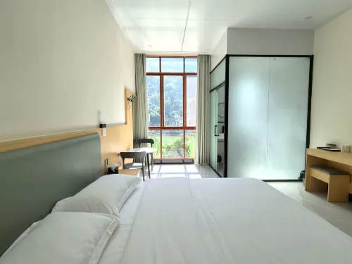 Donghu Shuiyunju Homestay (Haokunhu Scenic Area)
