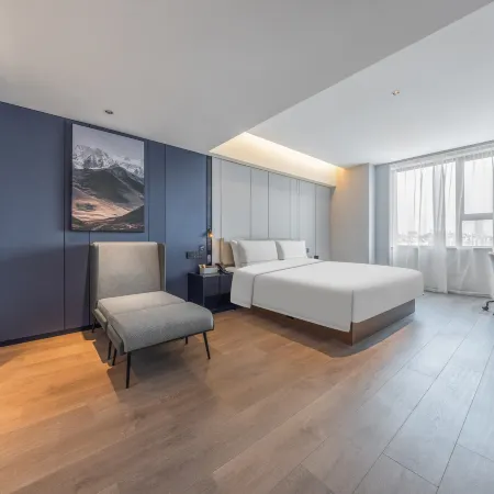 Xinyi Center Qingnian Road Atour Hotel