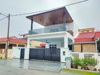 UjongPasir ModenHouse - Karaok/MsgChair/ArcadeGame  호텔