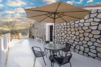 Mountain-Lake-Sea Villa