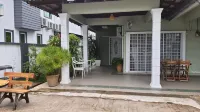 RR Homestay D' Lot 144 Chukai Kemaman 커마만 호텔