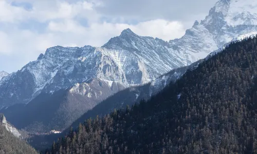 Adventure.云山台丨云上奇遇轻奢供氧雪山观景美宿(稻城亚丁店)