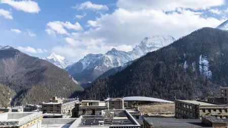 Adventure Yunsantai | Cloud Encounter Oxygen Snow Mountain View Luxury Lodging (Daocheng Yading) Отели в г. Даочжен