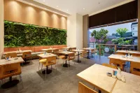 Aston Inn Pantai Losari Makassar - Frühstück