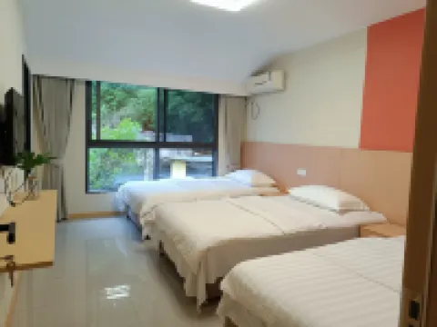 Emeishan Dongjin Inn Hôtels à proximité de : Qingyin Pavilion