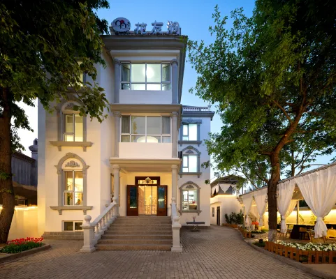 Yining Huayujian homestay