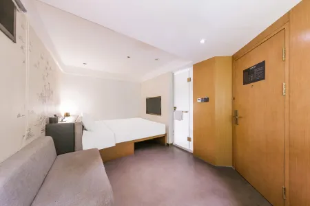 Yuzhan No.8 Art Hotel (Shanghai Beach Branch)