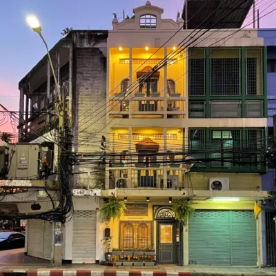 Central Old Town Cottage Hotels near The Temple of the Emerald Buddha