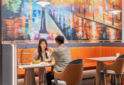 이쟈무플러스 호텔 외관 및 내부